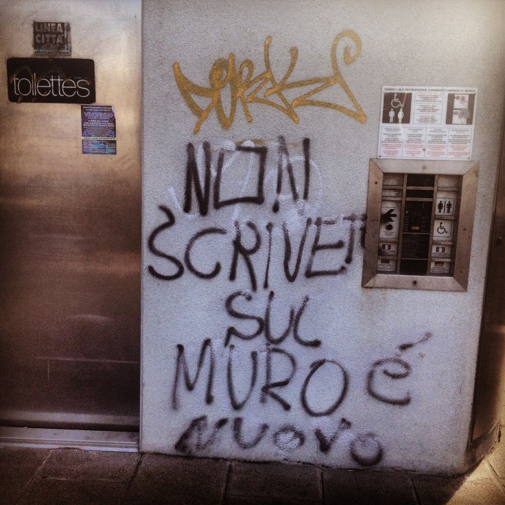 non scrivere sul muro